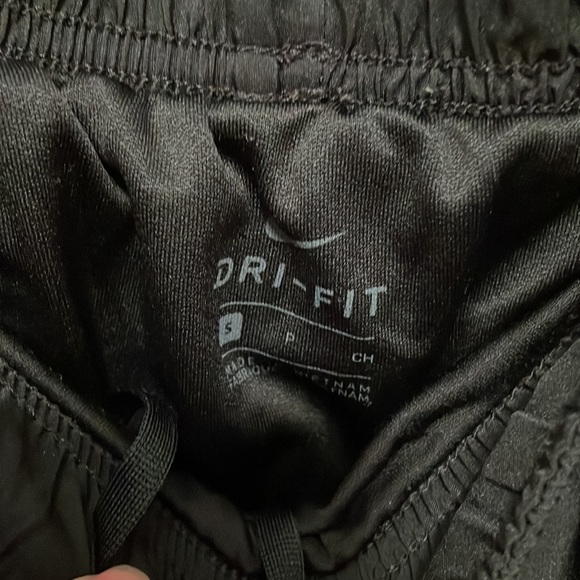 NIKE small women’s dri-fit running shorts black - Picture 2 of 3